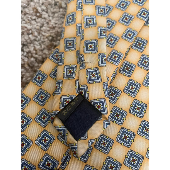 Firenze Pure Silk 58 in X 3.5 in Golden Yellow with Blue Design Men's Silk Tie - Picture 4 of 4